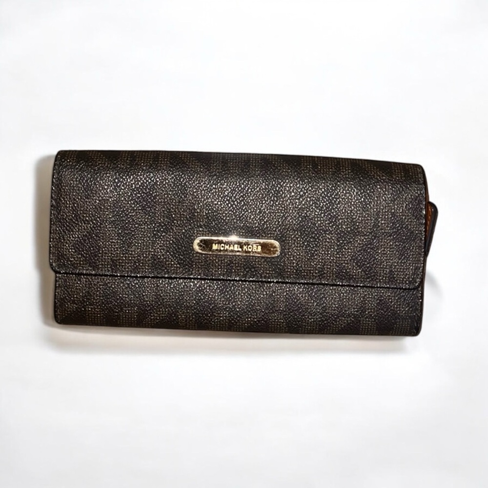 Micheal Kors Monogram Wallet
